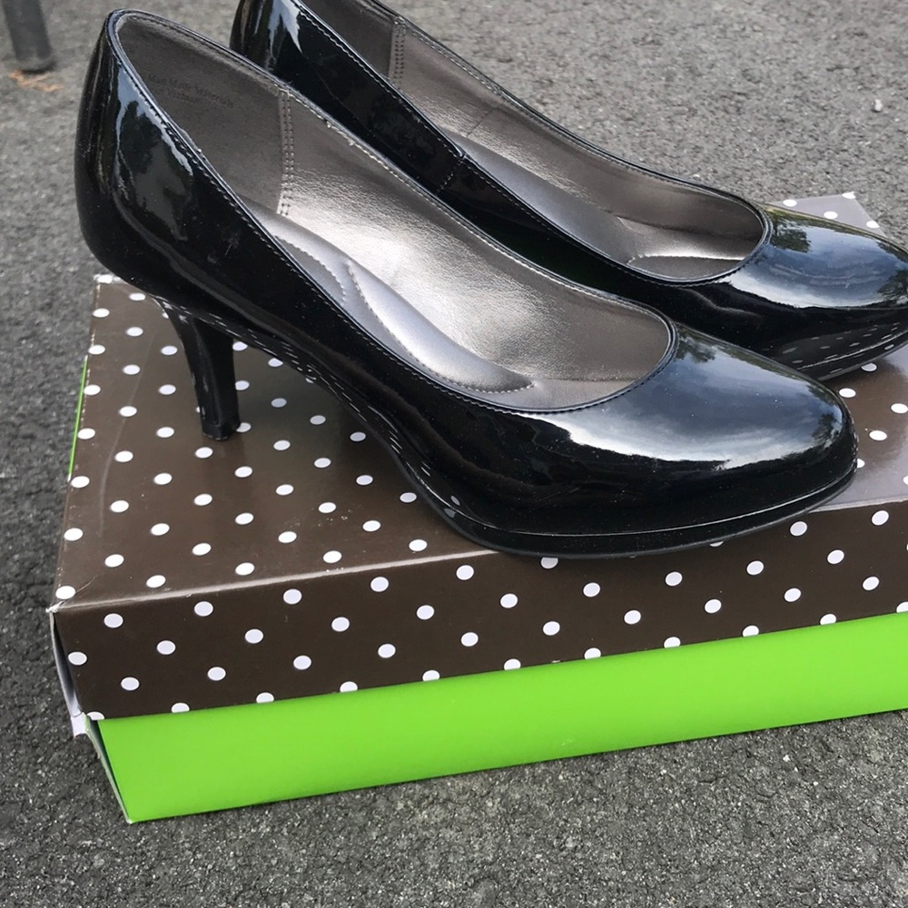 Pat and leather black pumps